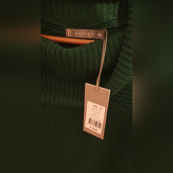 Katie's Green Jumper - Picture 3 of 4